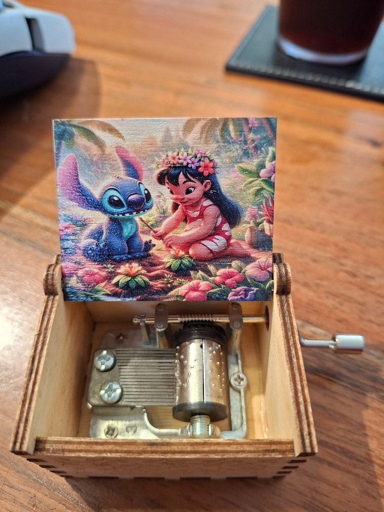 Stitch Muziekdoosje - Houten Speeldoos, Verzamelen, Ophalen of Verzenden, Overige figuren, Nieuw, Overige typen