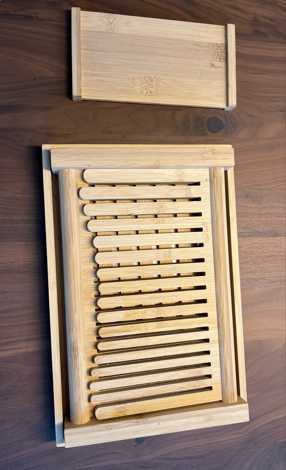 Compacte bamboe broodsnijplank met kruimel opvangbak., Beige, Hout, Ophalen of Verzenden, Zo goed als nieuw