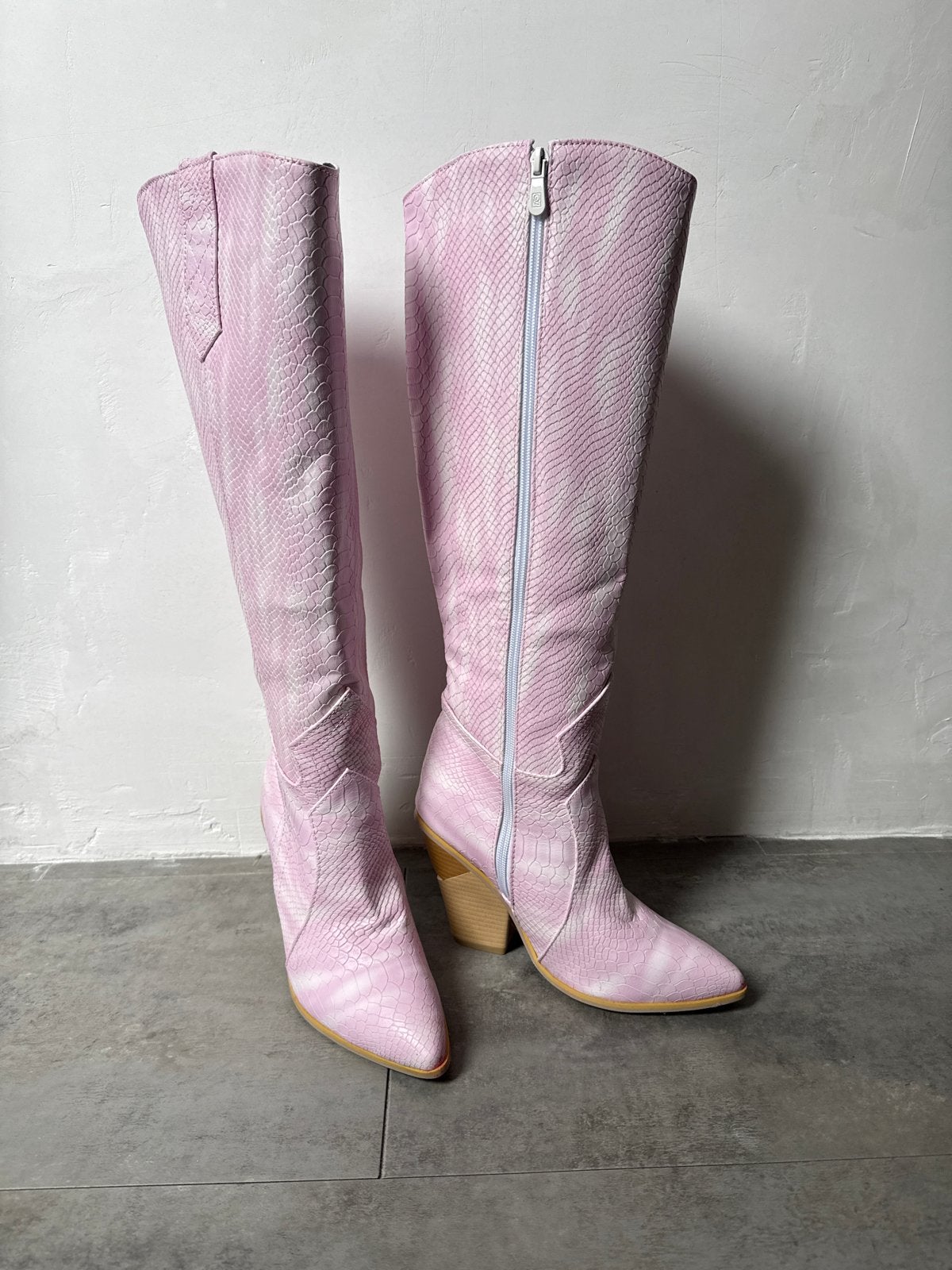 Roze Slangenprint Hoge Laarzen - Maat 38, Kleding | Dames, Ophalen of Verzenden, Zo goed als nieuw, Roze, Hoge laarzen