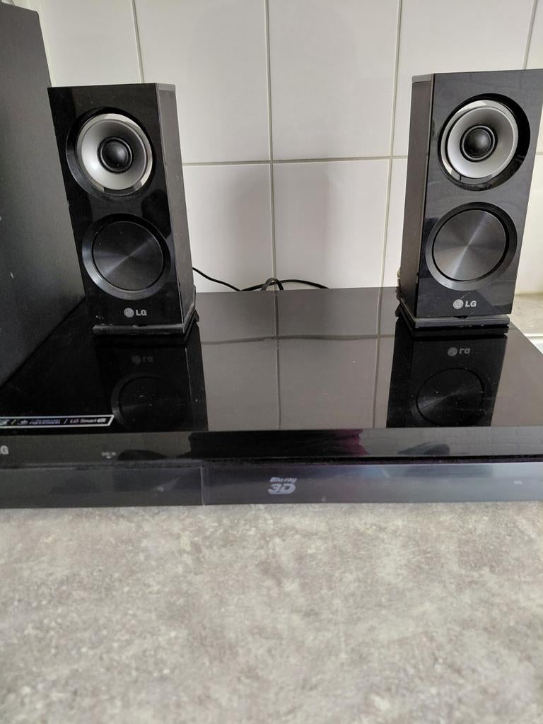 LG Blu ray home cinema set, Audio, Tv en Foto, Home Cinema-sets, Blu-ray-speler, 70 watt of meer, Zo goed als nieuw, Ophalen
