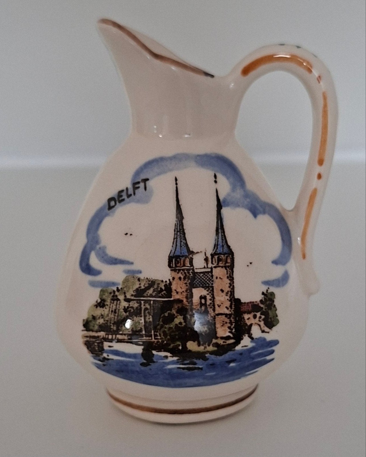 Souvenir Vaasje Delft met afbeelding van de Oostpoort, Ophalen of Verzenden