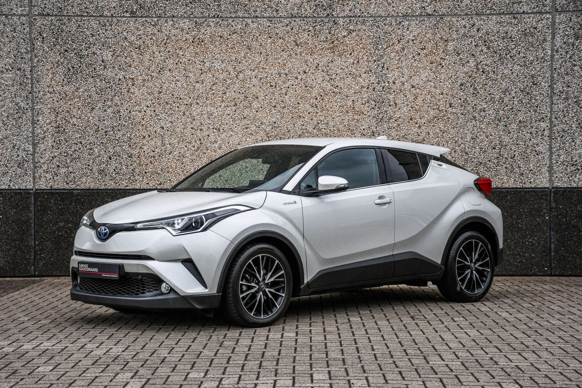 Toyota C-HR 1.8 Hybrid Dynamic (bj 2018, automaat), Stof, 4 cilinders, Origineel Nederlands, 26 km/l