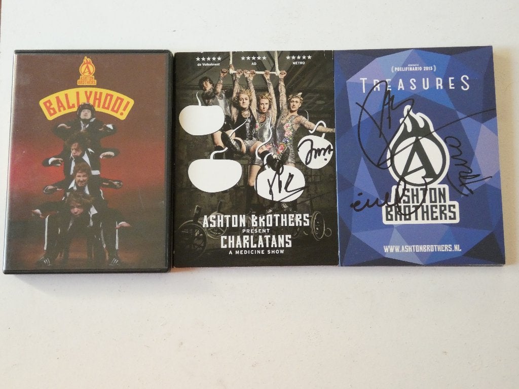 3x dvd Ashton Brothers met handtekeningen, Verzenden, Gebruikt, Stand-up of Theatershow