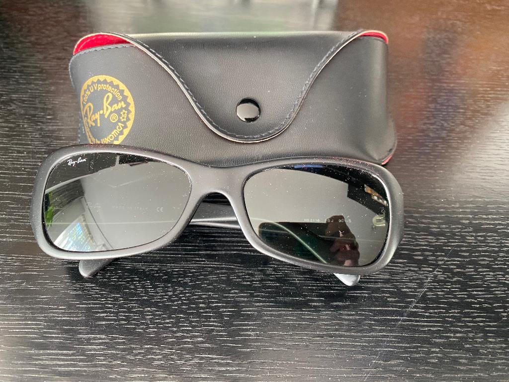 RayBan zonnebril . Nieuw in koker., Ophalen of Verzenden, Nieuw, Zwart, Ray-Ban
