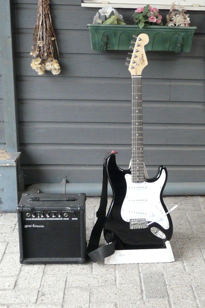 zwarte strato, Ophalen, Zo goed als nieuw, Elektrische gitaar