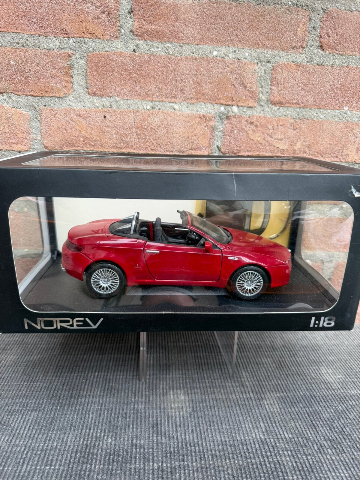 1:18 Norev Alfa Romeo 939 spider (Brera) ……. 150,-, Ophalen of Verzenden, Zo goed als nieuw, Norev