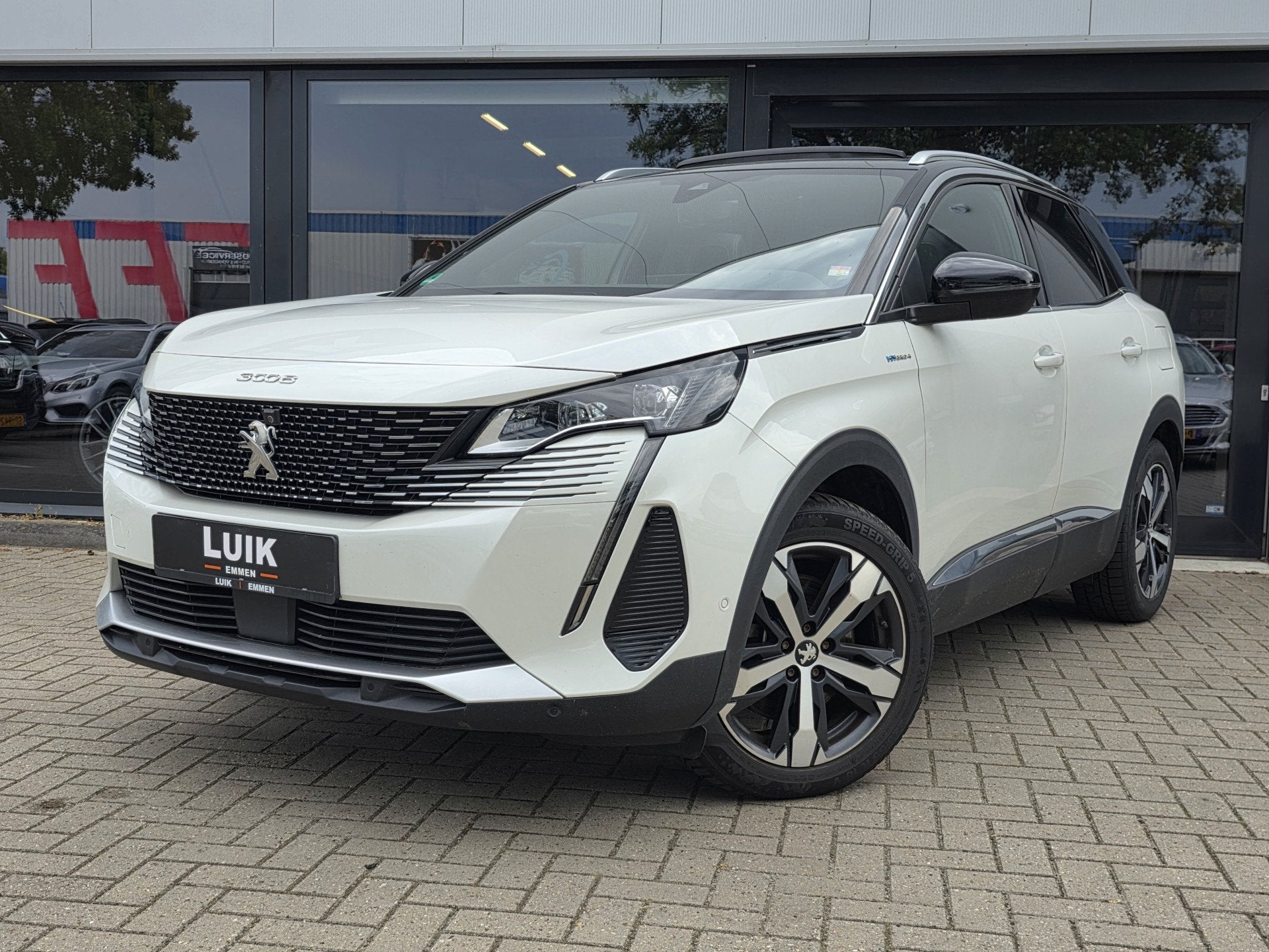 Peugeot 3008 1.6 HYbrid 300 GT + PANO DAK + LED + AREA VIEW, Auto's, Peugeot, Gebruikt, Zwart, 4 cilinders, Wit
