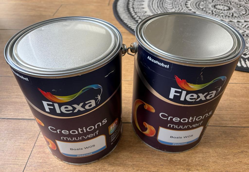 NOG NIEUW 2 x 5 liter Flexa muurverf, lichtgrijs HALVE PRIJS, 5 tot 10 liter, Nieuw, Ophalen of Verzenden, Verf