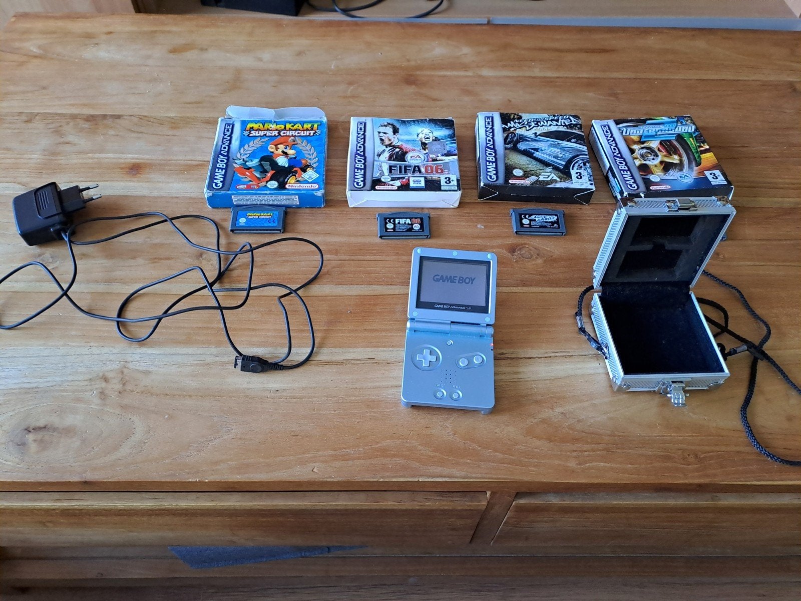 Game Boy Advance SP met hardcase en 4 spellen, Ophalen of Verzenden, Gebruikt, Racen en Vliegen, Vanaf 3 jaar