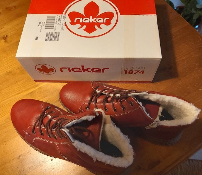 Rieker Rode Winterboots 42, Ophalen, Lage of Enkellaarzen, Zo goed als nieuw, Rood