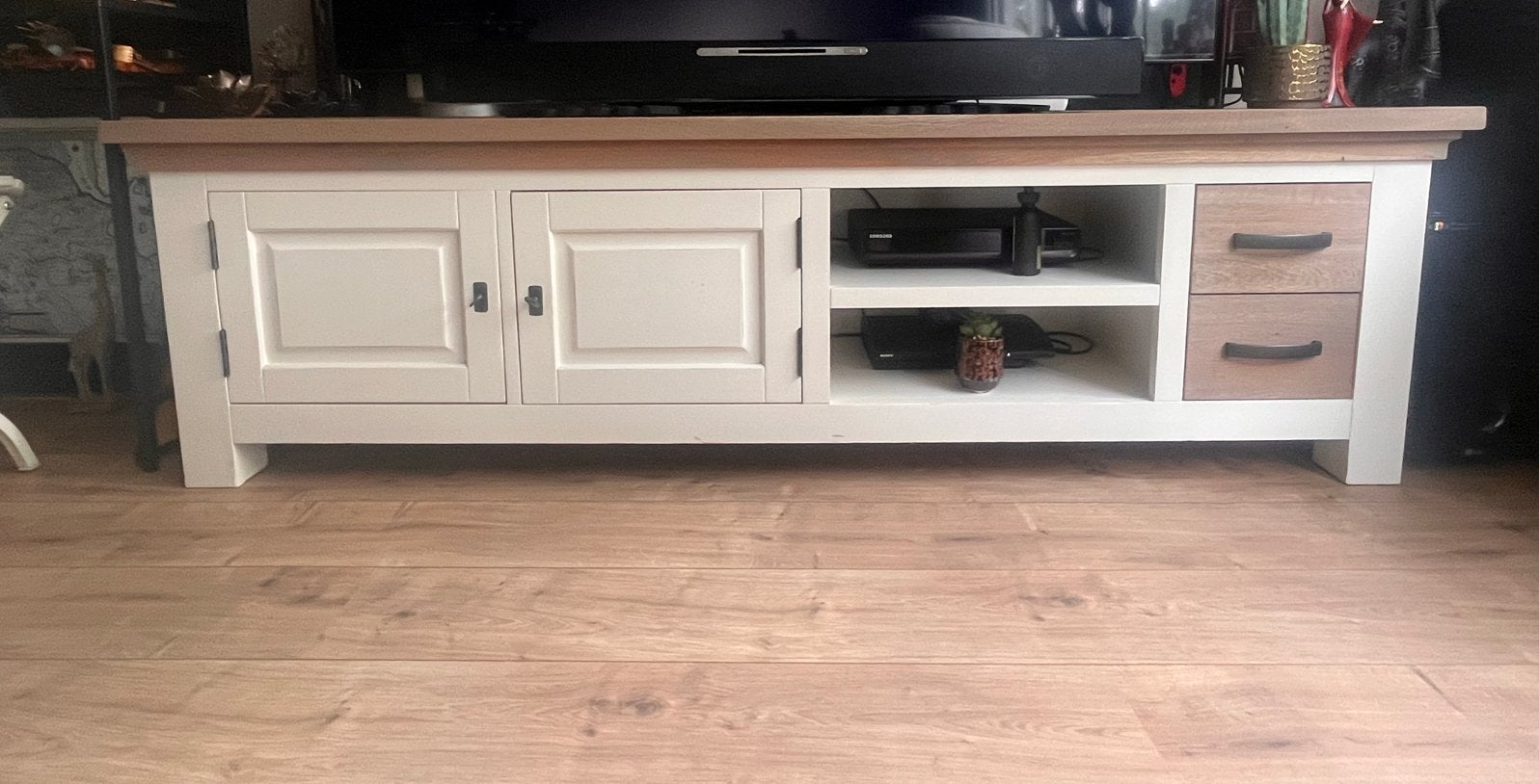 Tower living Landelijk eikenhout tv-meubel met opbergruim, Ophalen, 150 tot 200 cm, Zo goed als nieuw, Minder dan 100 cm