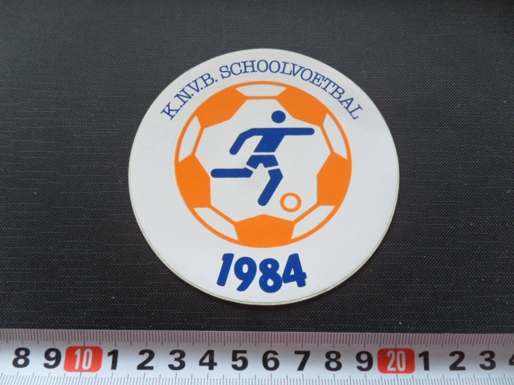 sticker KNVB schoolvoetbal 1984, Ophalen, Zo goed als nieuw