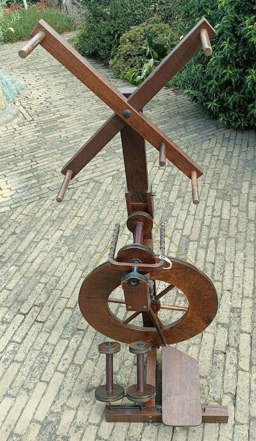 LOUET spinnewiel met 3 klossen + twijnrek + wol haspel (LR2), Ophalen of Verzenden, Gebruikt, Spinnewiel