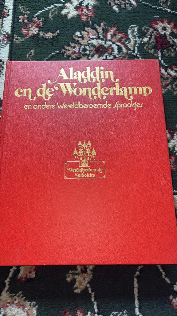 Aladdin en de Wonderlamp en andere Wereldberoemde Sprookjes, Ophalen of Verzenden, Gelezen