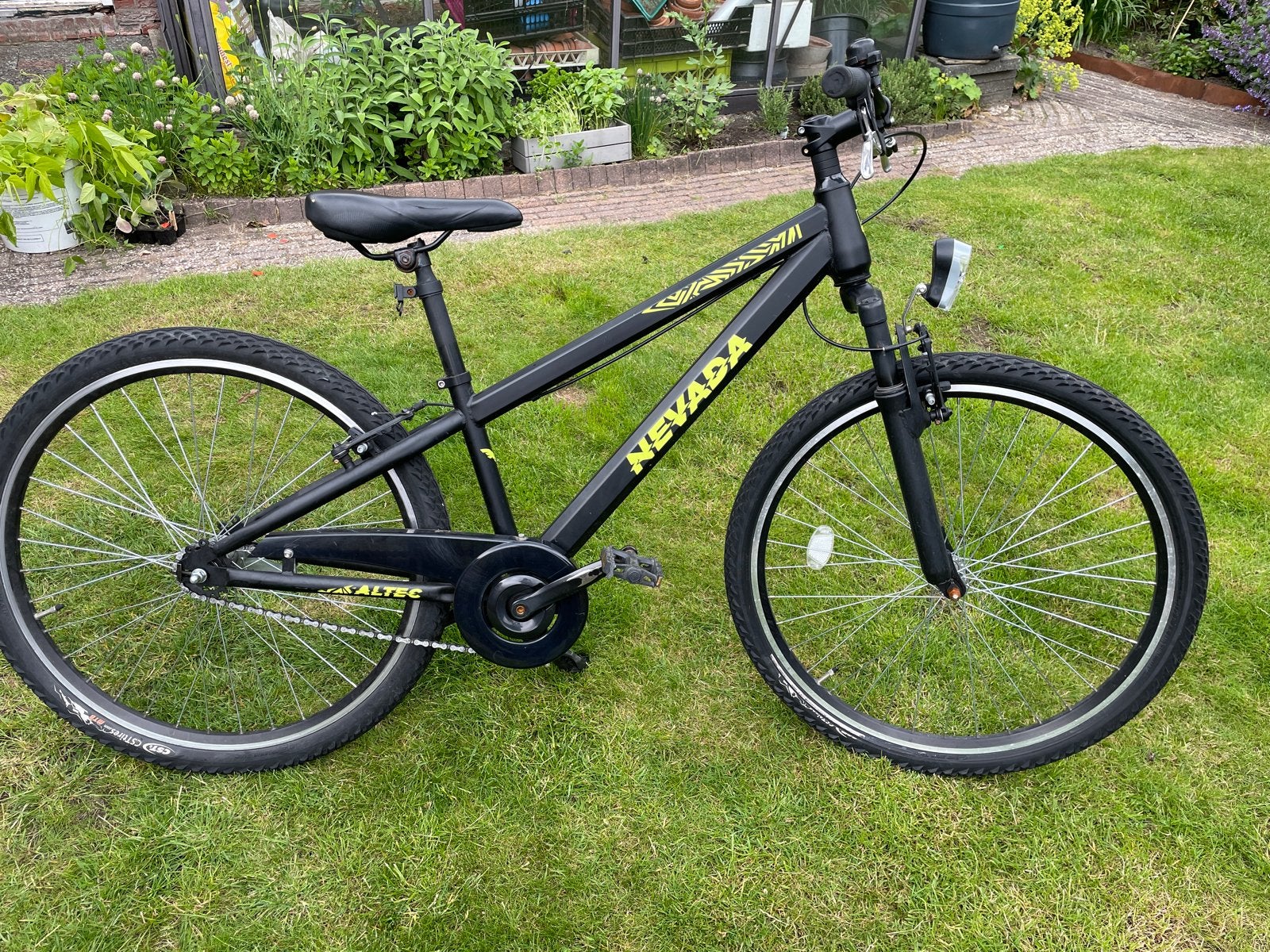 Nevada kinder Mountainbike - Zwart met Gele Details, Gebruikt, Velgrem, Dames, Geen vering