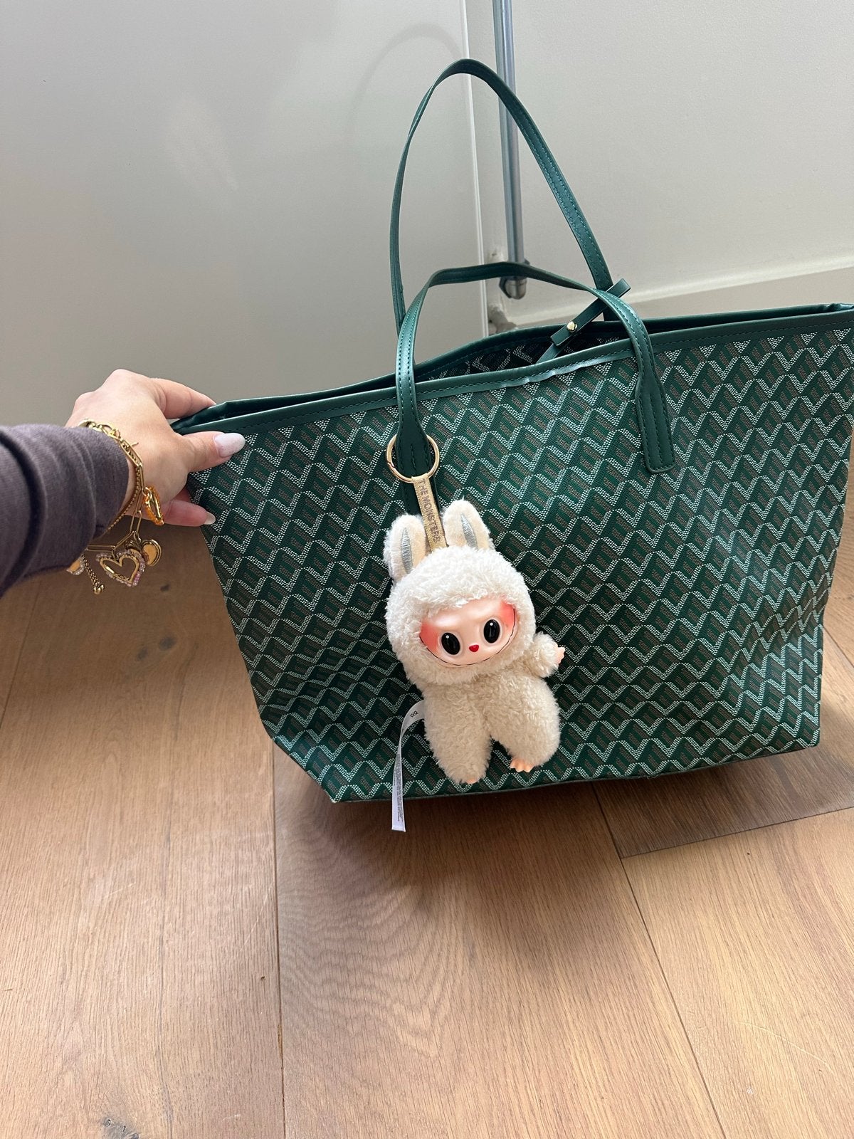 Goyard saint louis met labubu, Sieraden, Tassen en Uiterlijk, Tassen | Damestassen, Ophalen of Verzenden, Zo goed als nieuw, Groen