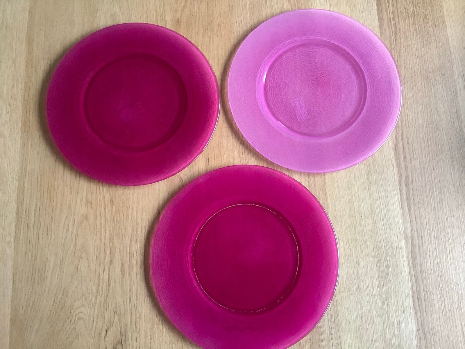 3 Roze onderborden/serveerschalen - Hand Decorated Item, Ophalen, Kunststof, Gebruikt, Overige merken