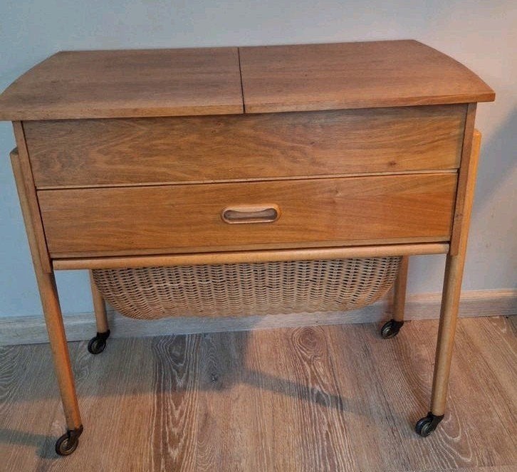 Deens design jaren 60 naaitafel tafel, Ophalen, Gebruikt, Hout, Minder dan 45 cm
