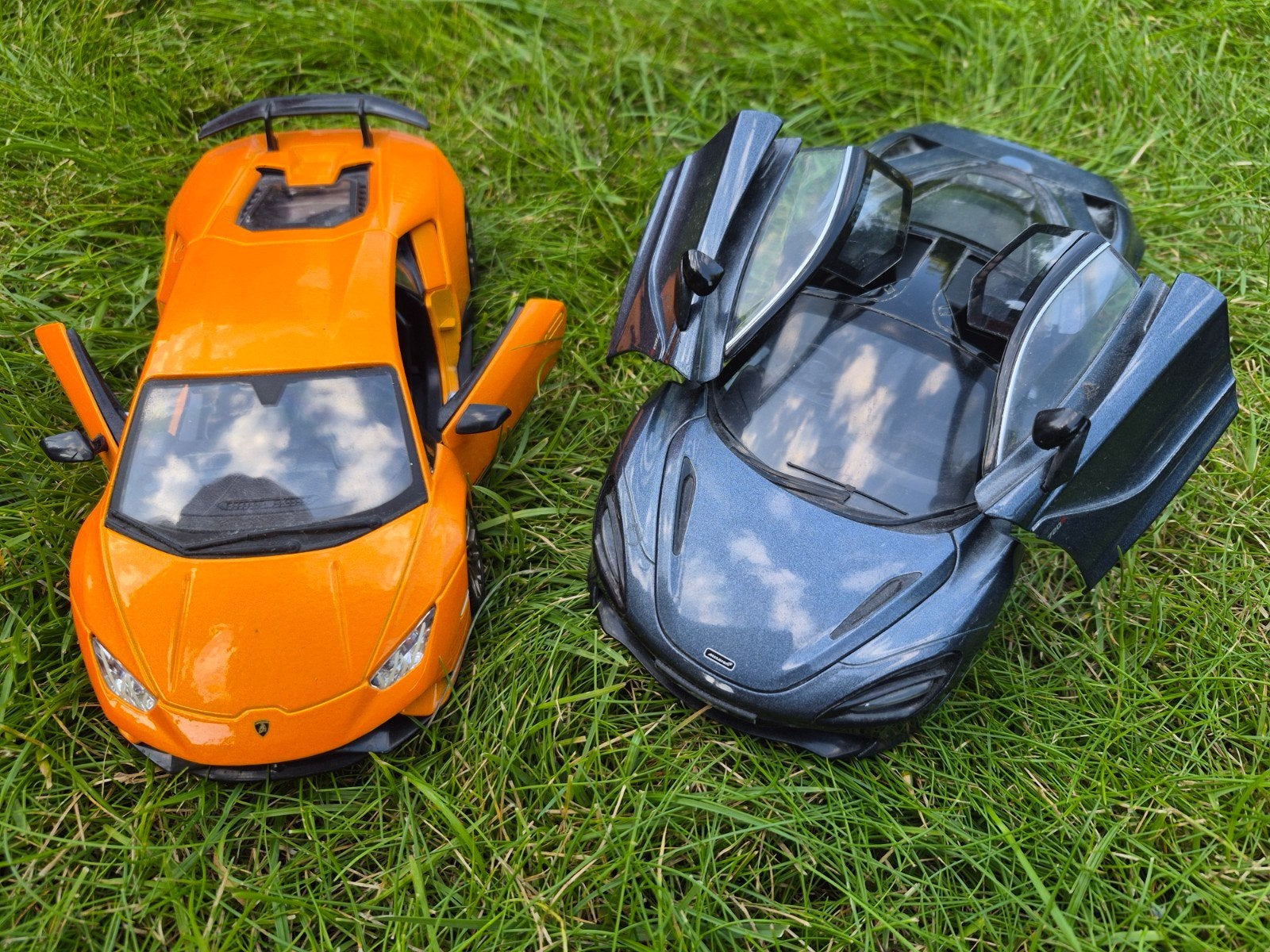 Set van 2 modelauto's: Lamborghini & McLaren schaal 1 op 24, Hobby en Vrije tijd, Modelauto's | 1:18, Ophalen of Verzenden, Zo goed als nieuw