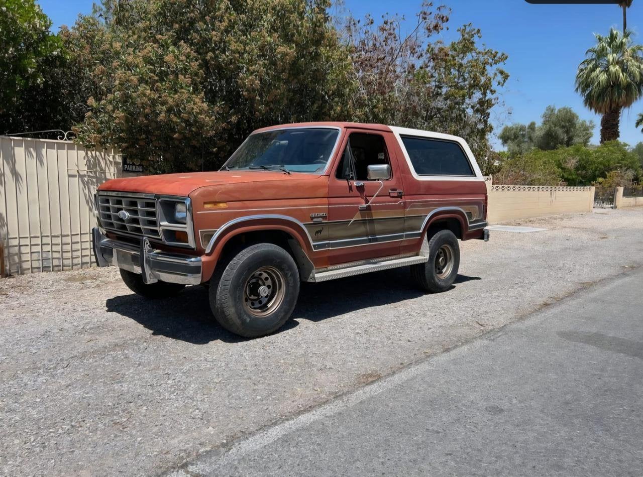 Ford Bronco XLT (bj 1986, automaat), Auto's, Automaat, Origineel Nederlands, Bedrijf, Rood