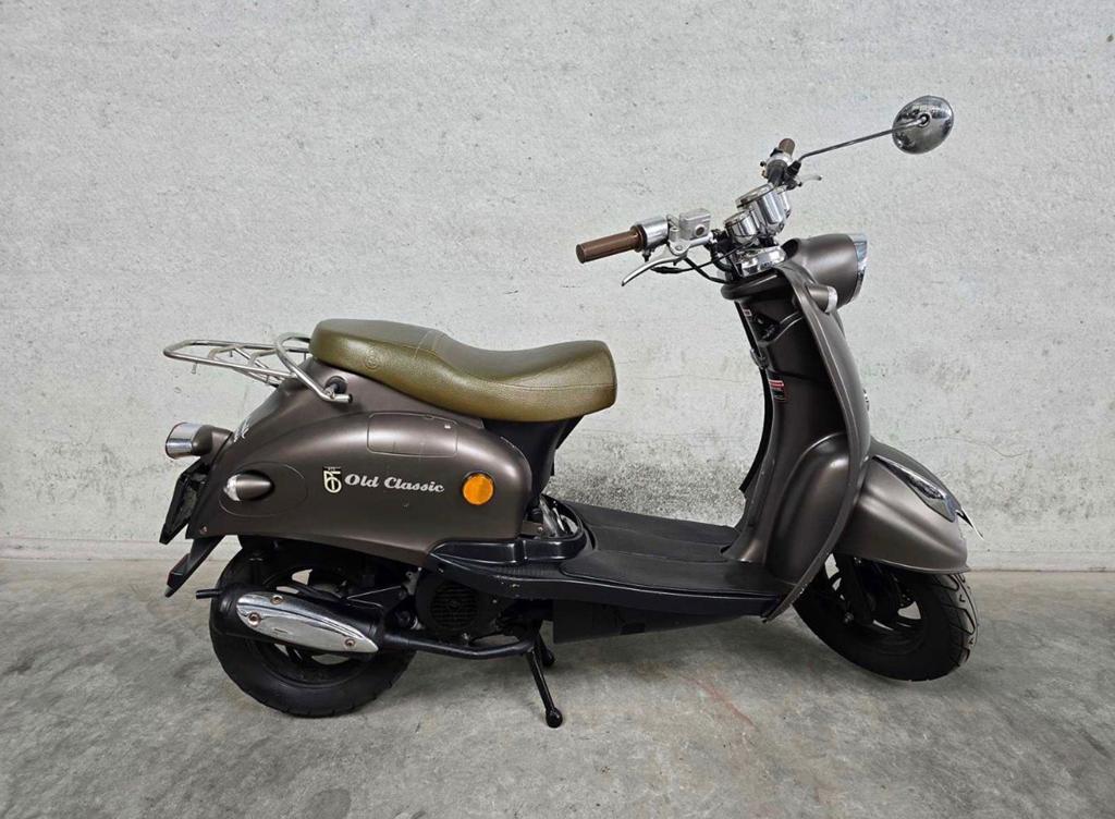 BTC Old Classic Bromscooter - 2015, Fietsen en Brommers, Snorfietsen en Snorscooters, Ophalen, Zo goed als nieuw, Benzine, Overige merken