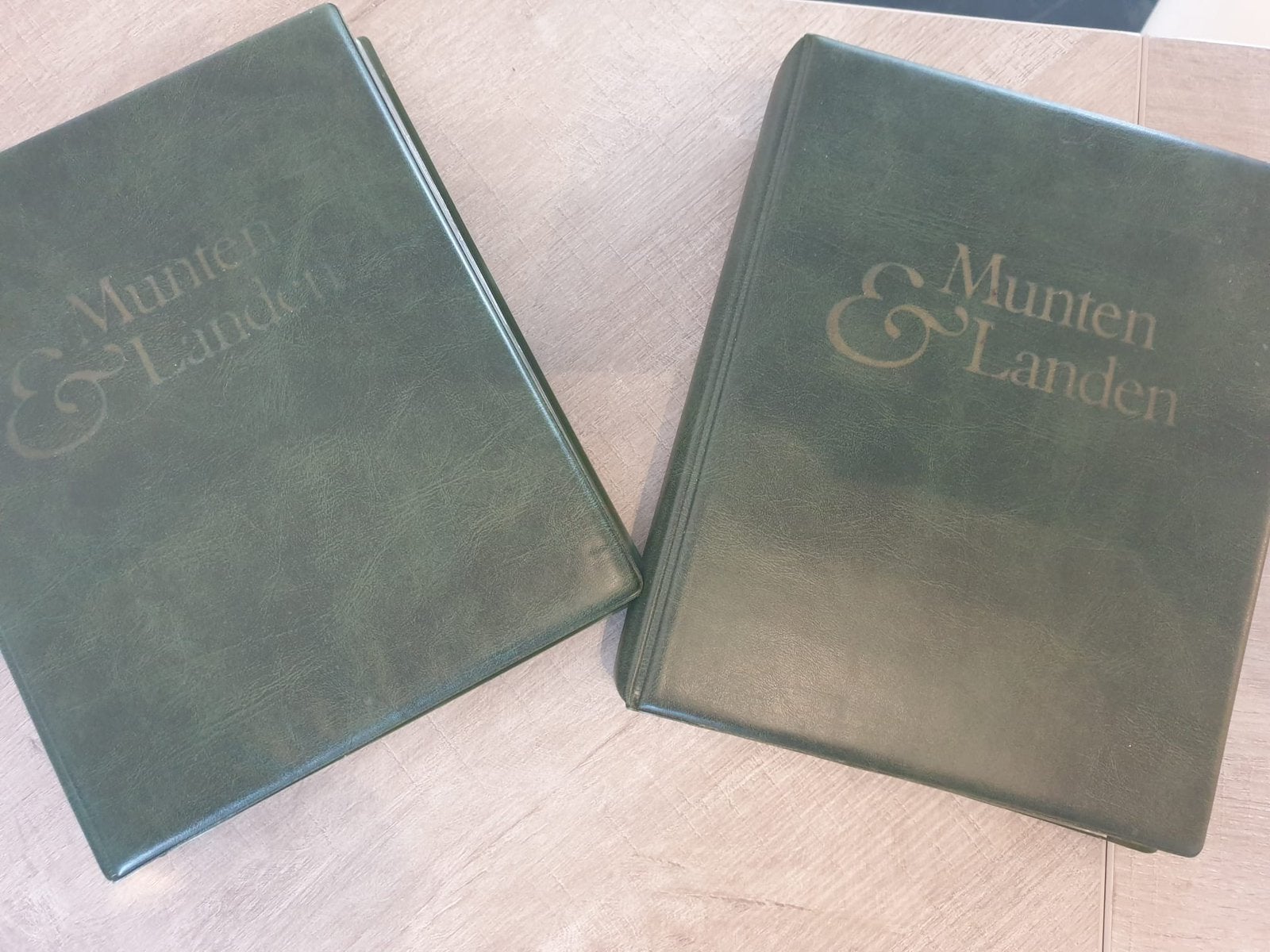 2x Munten en landen album met inhoud oa Nederland, Ophalen of Verzenden, Nederland en Buitenland, Munten