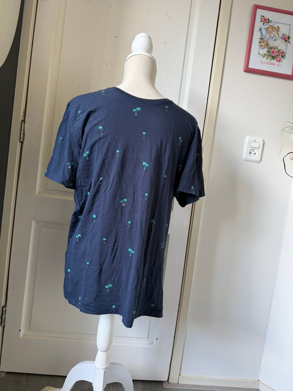 WE Fashion donkerblauw T-shirt met kleine palmbomen – Maat L, Ophalen of Verzenden, Zo goed als nieuw, Maat 52/54 (L), Blauw
