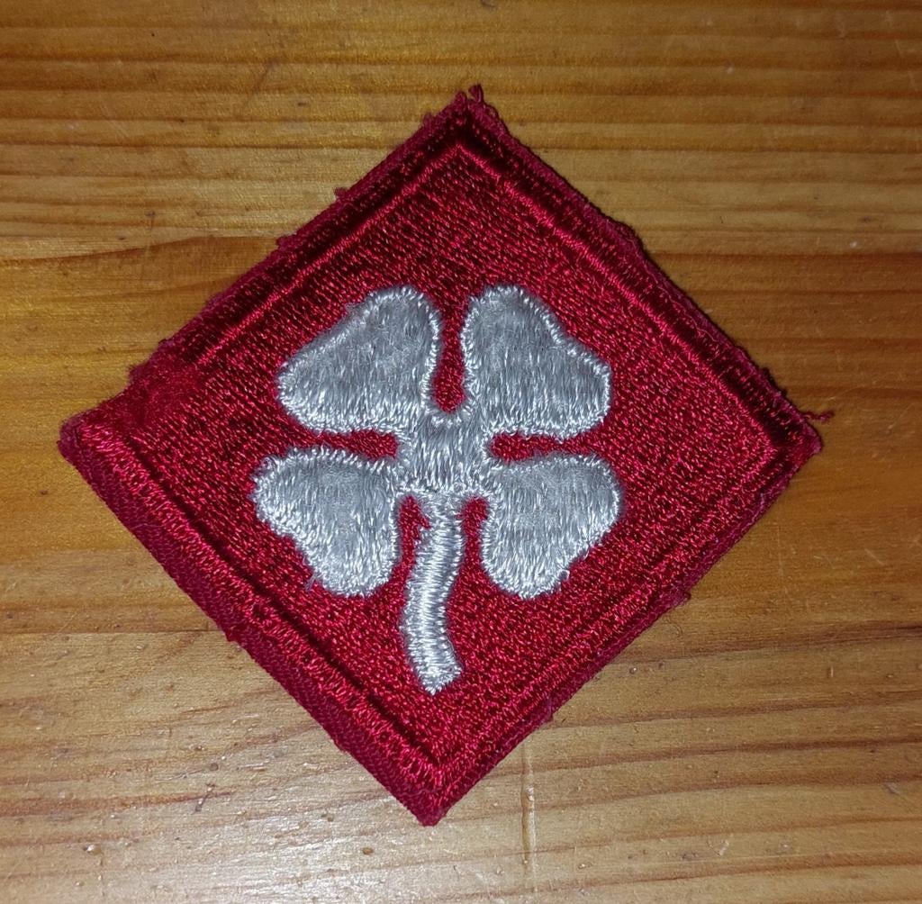 US 4th army patch, Verzamelen, Militaria | Tweede Wereldoorlog, Ophalen of Verzenden, Landmacht, Amerika, Embleem of Badge