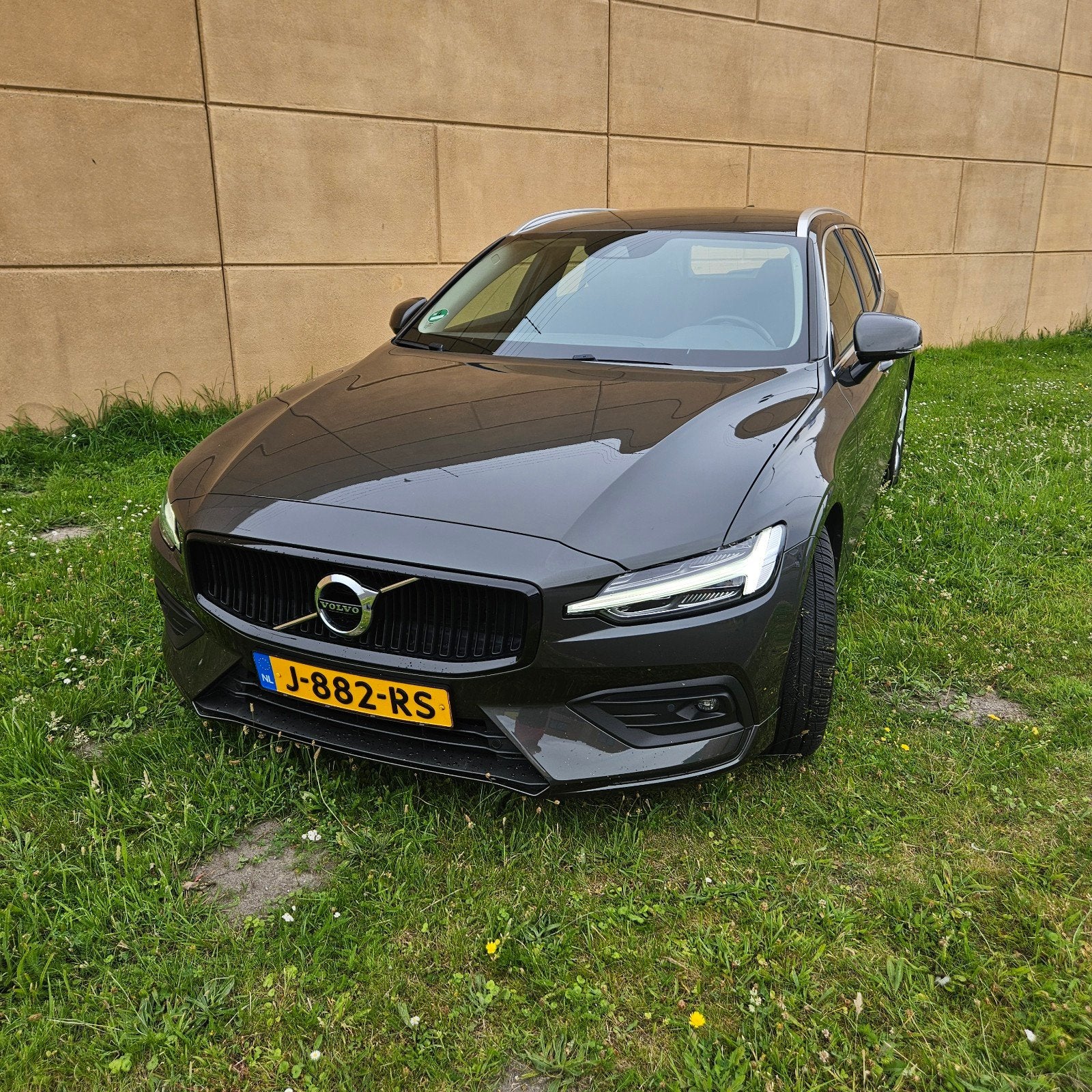 Volvo V60 B3 163pk Geartronic Mild Hybrid 2020 Grijs, 1800 kg, 4 cilinders, 1969 cc, 163 pk