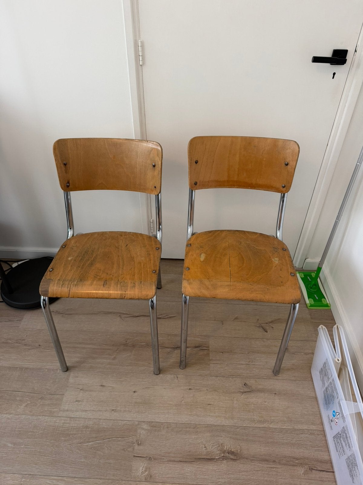 Schoolstoelen, Huis en Inrichting, Stoelen, Ophalen, Gebruikt, Twee, Bruin