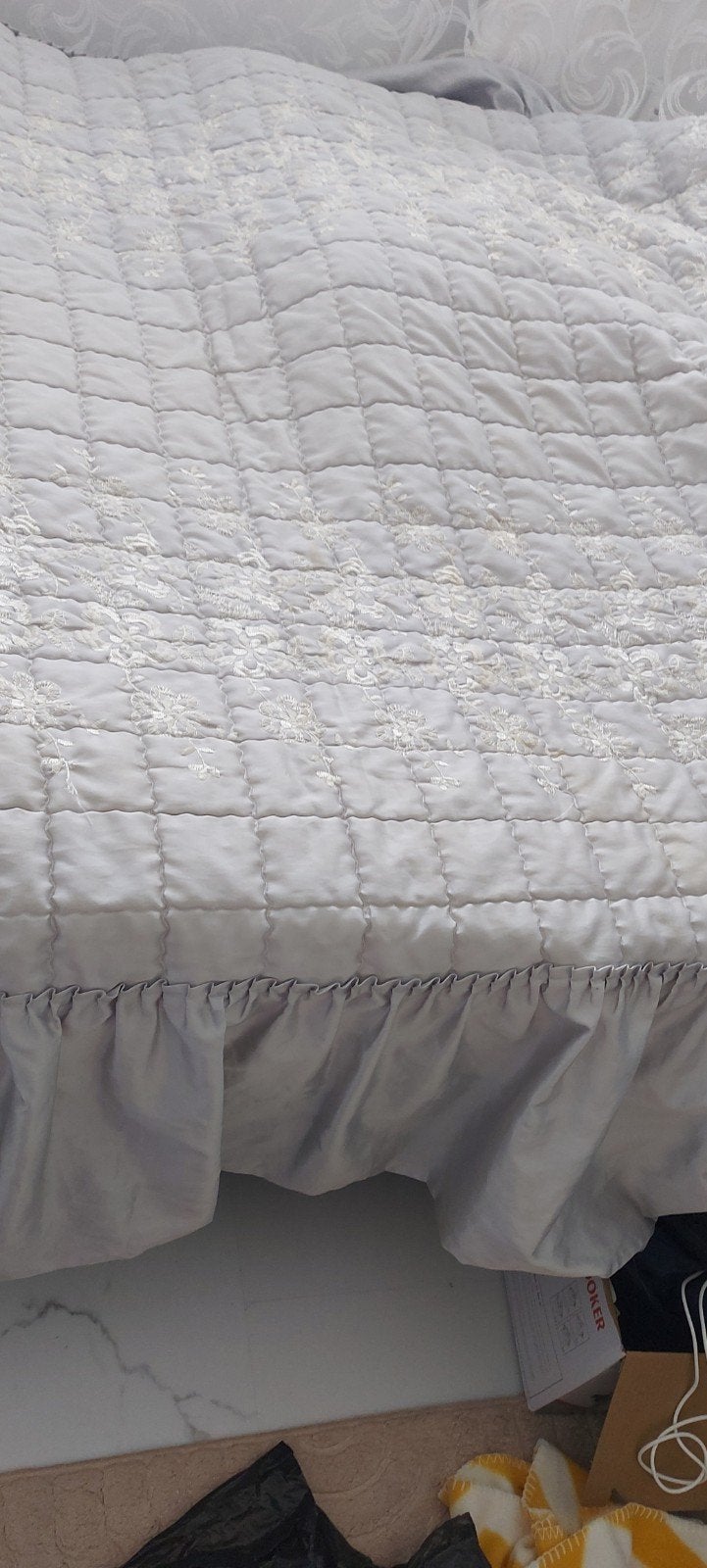 Lichtgrijze sprei met geborduurde details, Ophalen, Zo goed als nieuw, Tweepersoons, Overige typen