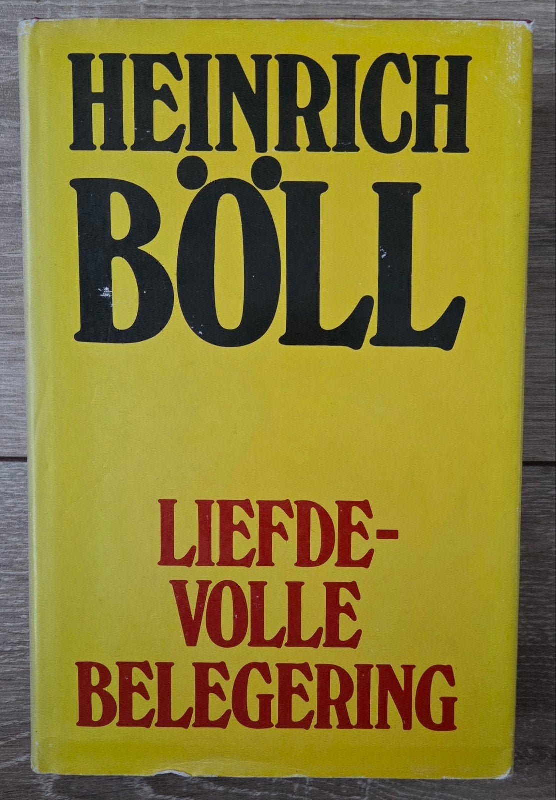 Heinrich Böll - Liefdevolle belegering, Boeken, Ophalen of Verzenden, Zo goed als nieuw, Heinrich Böll