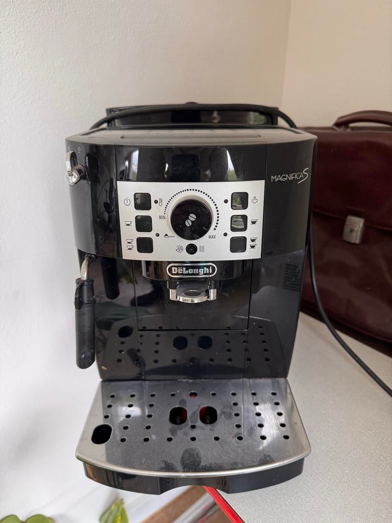 De'Longhi Magnifica S Koffiemachine - Goede staat, Witgoed en Apparatuur, Koffiezetapparaten, Gebruikt, Koffiemachine, Koffiebonen