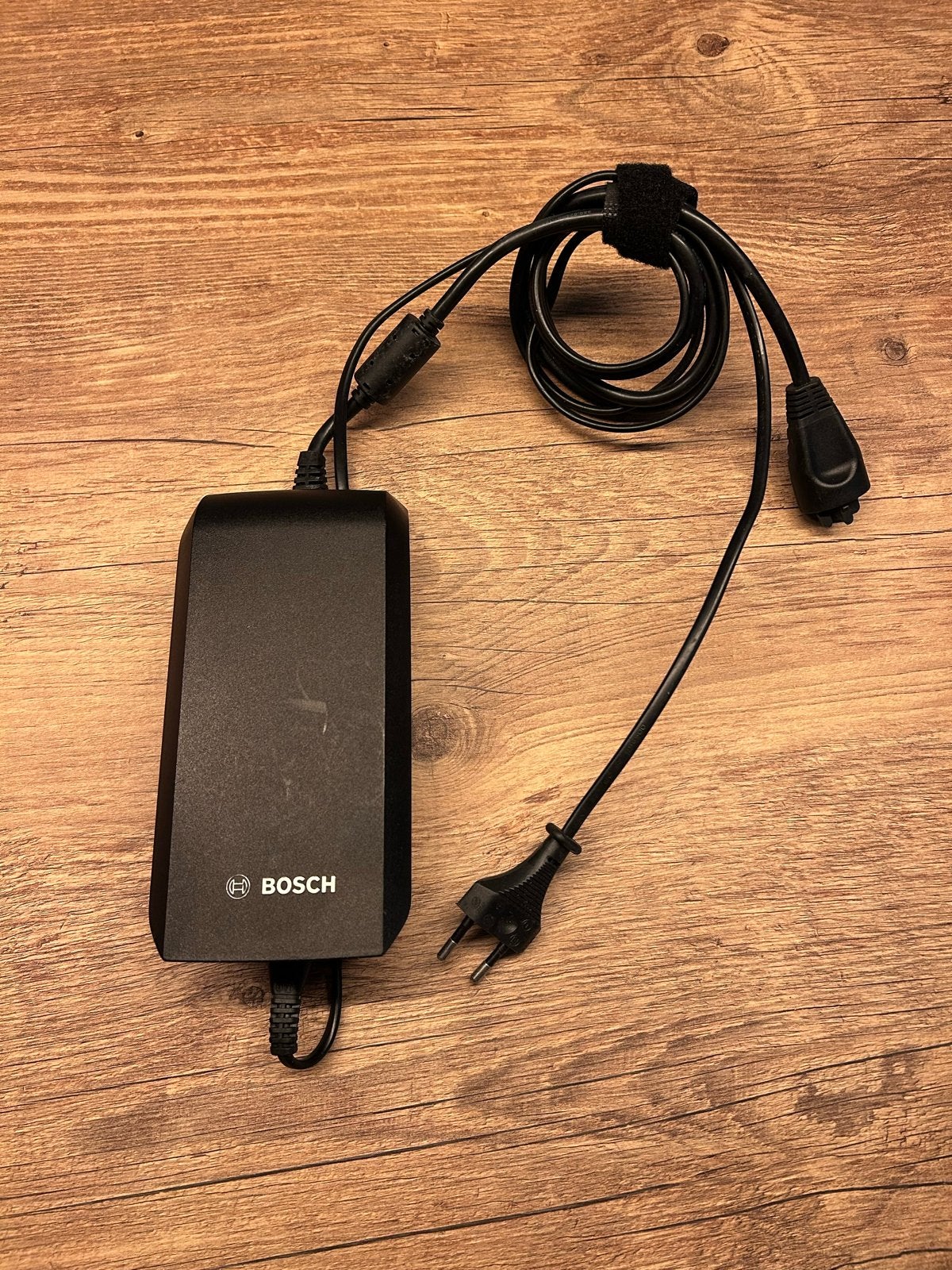 Bosch eBike Acculader 36V 4A - Standaard Lader, Fietsen en Brommers, Zo goed als nieuw