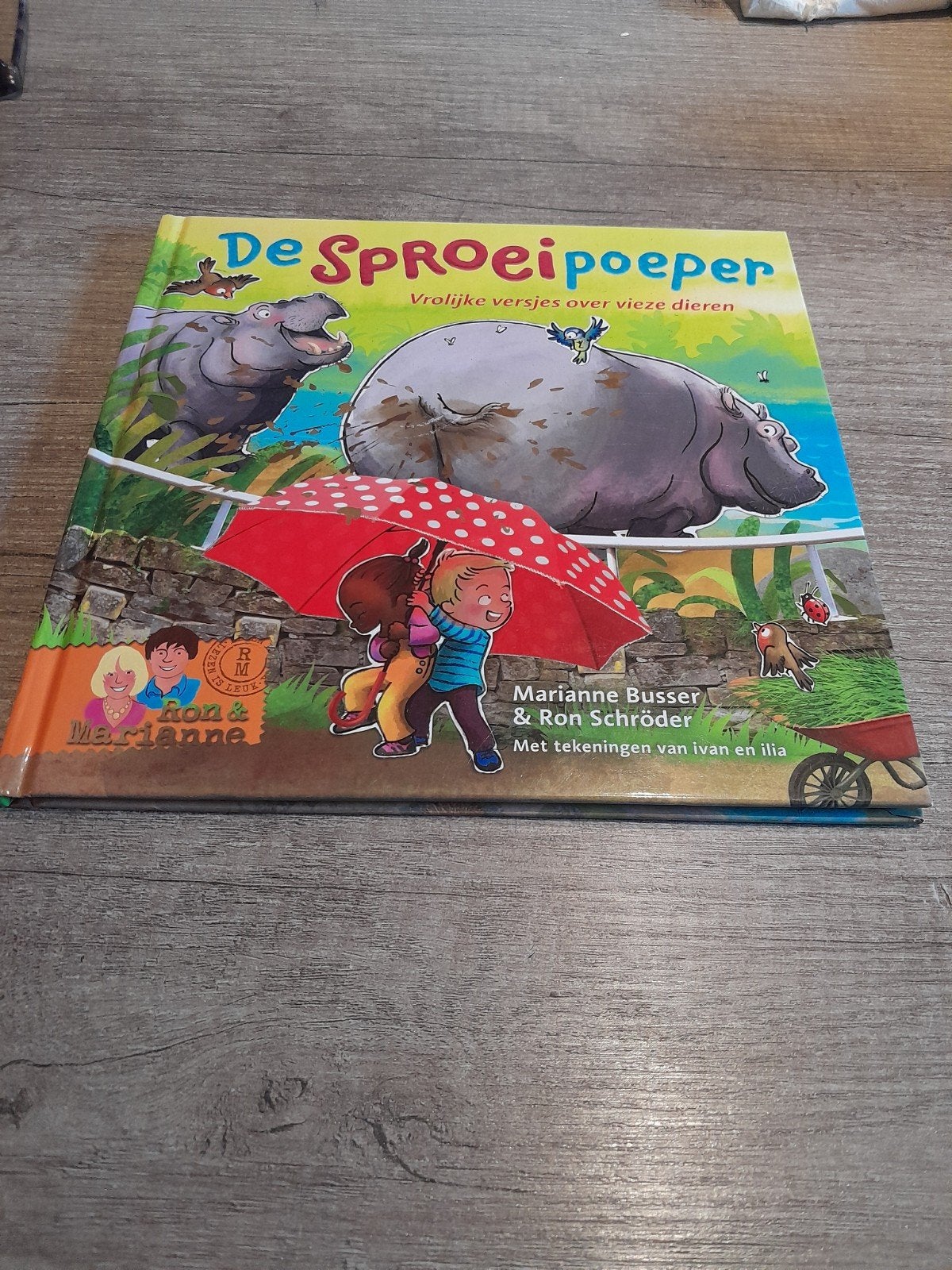 De Sproeipoeper: Vrolijke versjes over vieze dieren, Ophalen of Verzenden, Zo goed als nieuw, Marianne Busser & Ron Schröder, 2 tot 3 jaar