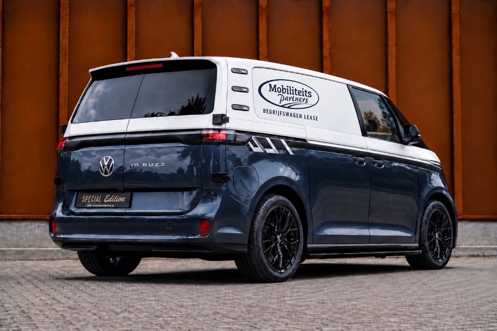 Volkswagen ID. Buzz Cargo LONG RANGE Special ed 2x Schuifdr, Auto's, Automaat, Zwart, Met garantie (alle), 286 pk