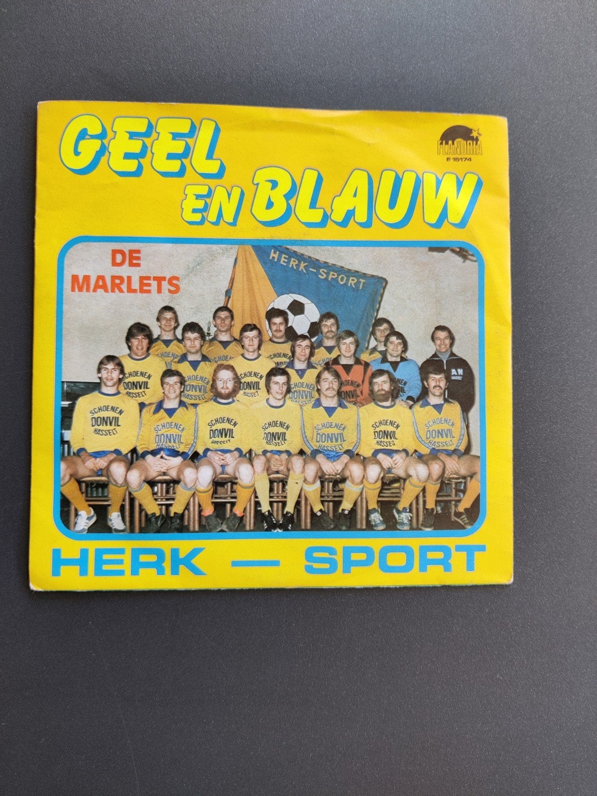 De Marlets - Geel en Blauw / Herk-Sport, Ophalen of Verzenden, Zo goed als nieuw, Overige formaten, Levenslied of Smartlap