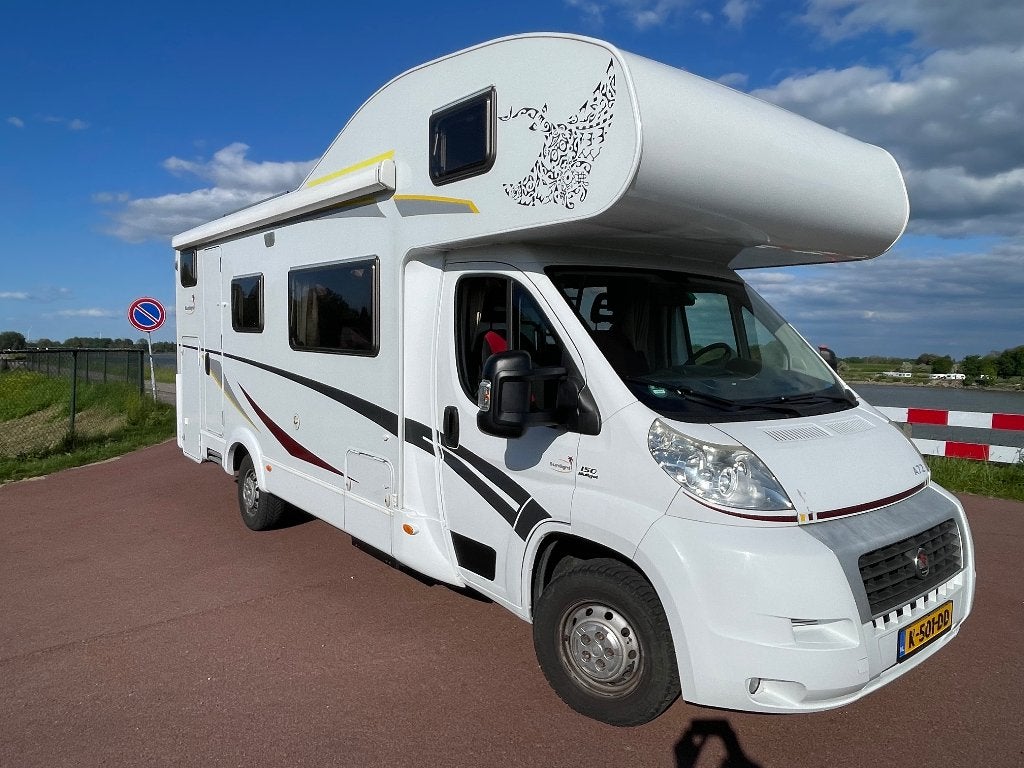 Sunlight A72 – ruime 6p gezins- alkoofcamper, nette staat, Ringverwarming, Fiat, Treinzit, Particulier