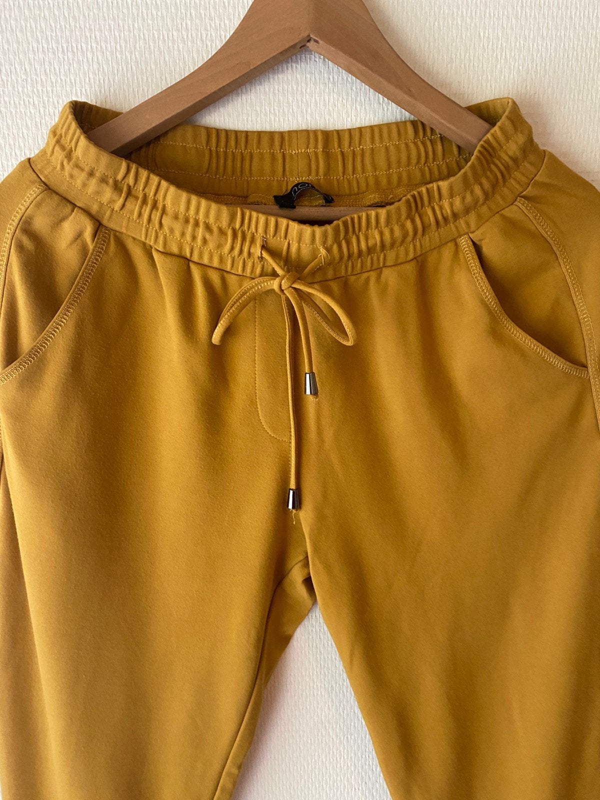 Zachte broek, jogger Norah. Maat 40. Geel, Maat 38/40 (M), Geel, Ophalen of Verzenden, Zo goed als nieuw