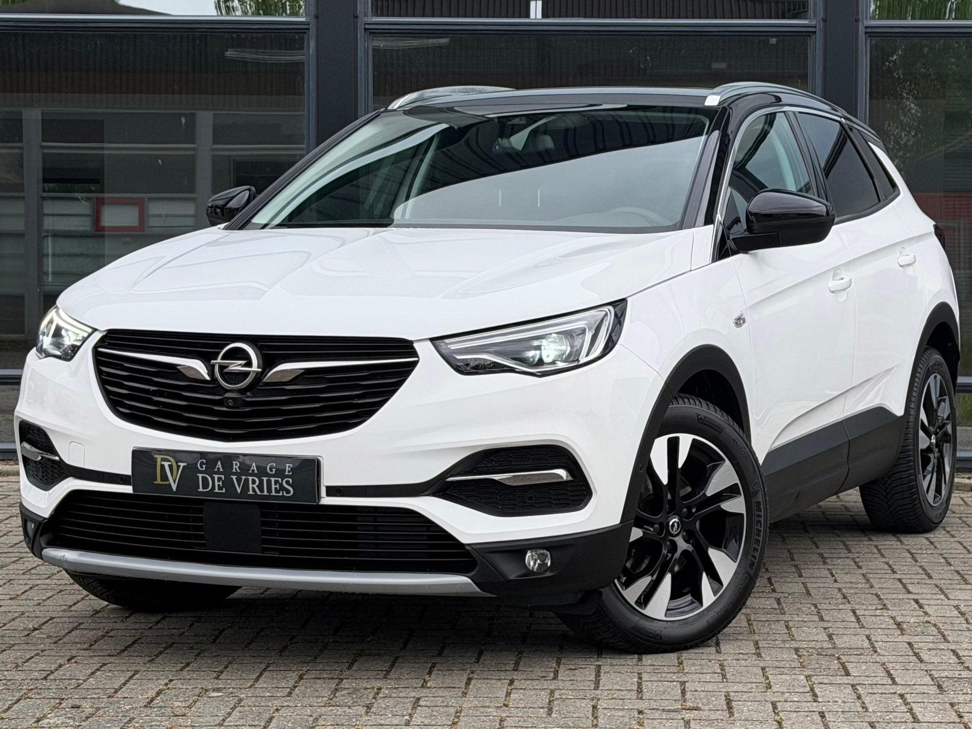 Opel Grandland X 1.6 Turbo Ultimate Aut Camera Navi 1600KG T, Dealer onderhouden, Stof, Gebruikt, Zwart