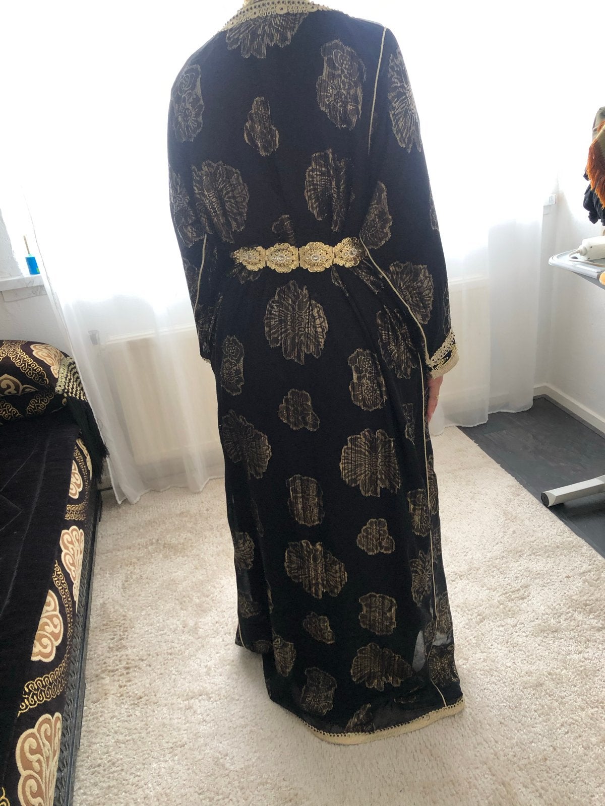 Elegante Zwarte Kaftan takchita met Gouden Borduurwerk, Ophalen, Overige typen, Zwart, Maat 42/44 (L)