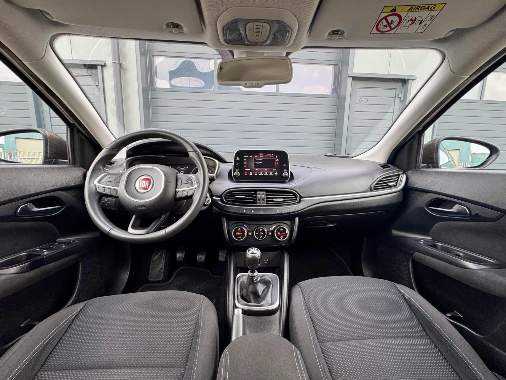 Fiat Tipo Stationwagon 1.4 -120pk T-Jet 16v Business Lusso |, Auto's, Fiat, Voorwielaandrijving, Stof, 4 cilinders, Bruin