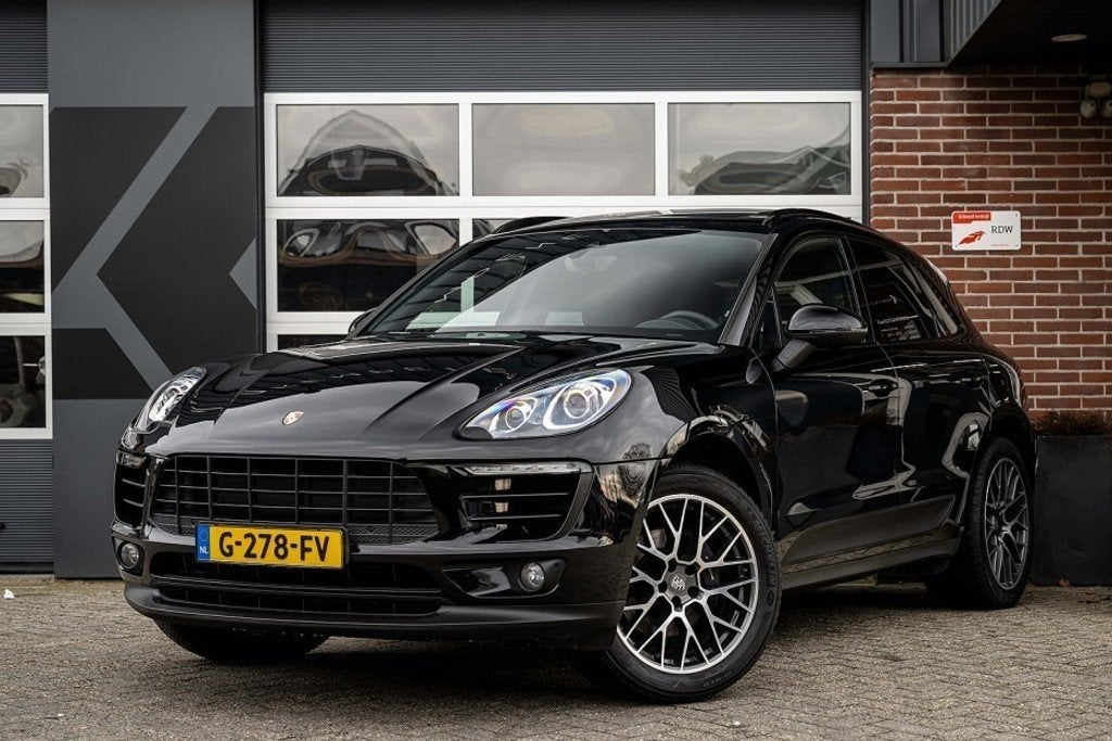 Porsche Macan 2.0 AUT 4WD 2018 Zwart Nav|Luchtvering|Pano, Auto's, Dealer onderhouden, Zwart, 4 cilinders, Zwart