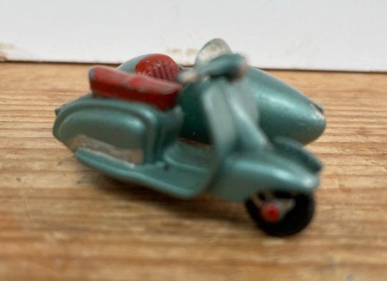 VintageMatchboxLambretta met zijspan (groen), Verzenden
