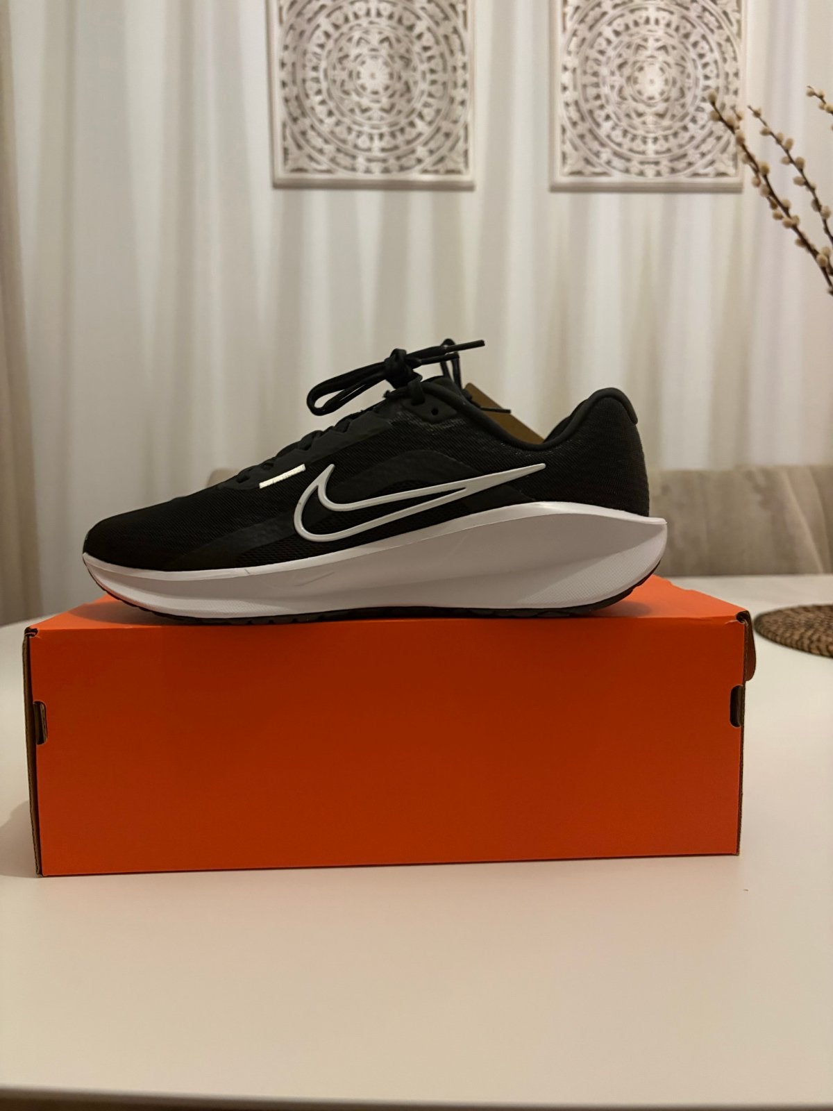 Nike Downshifter 13 - Nieuw in doos, Kleding | Heren, Schoenen, Ophalen of Verzenden, Nieuw, Zwart, Sneakers of Gympen