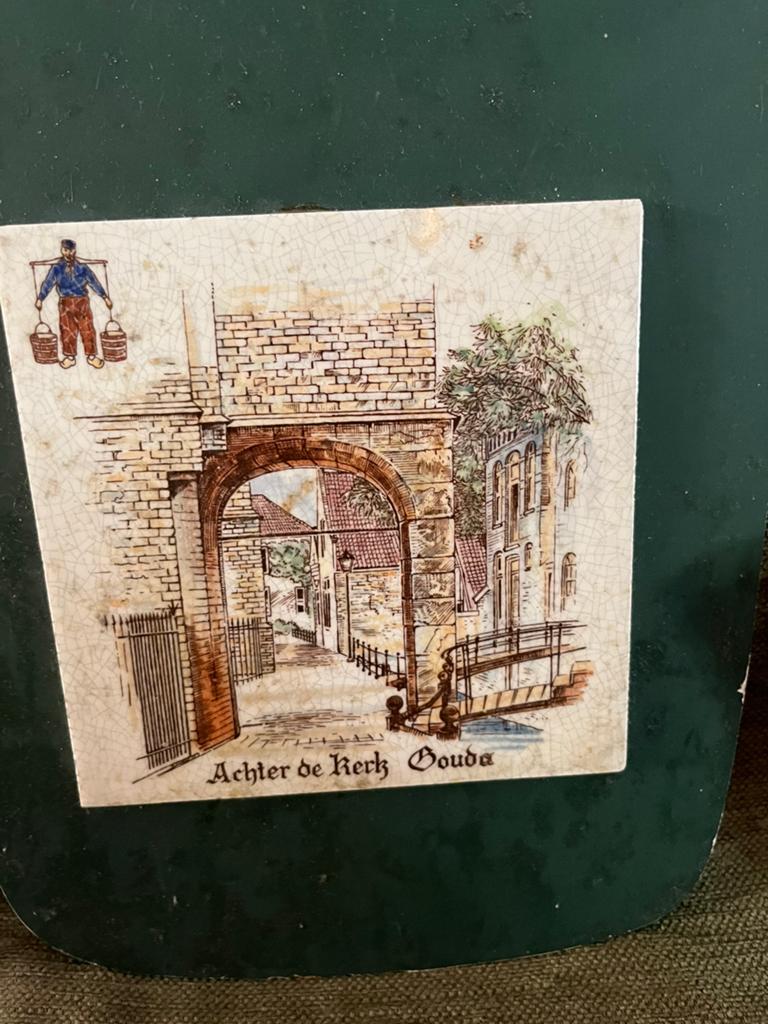 Gouda tegel op plank, Ophalen of Verzenden
