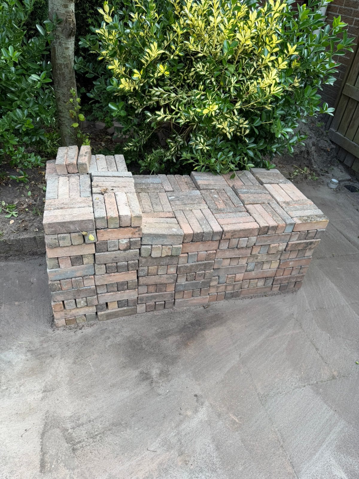 Gratis op te halen partij rode betonklinkers, Ophalen, Gebruikt, Beton, Klinkers