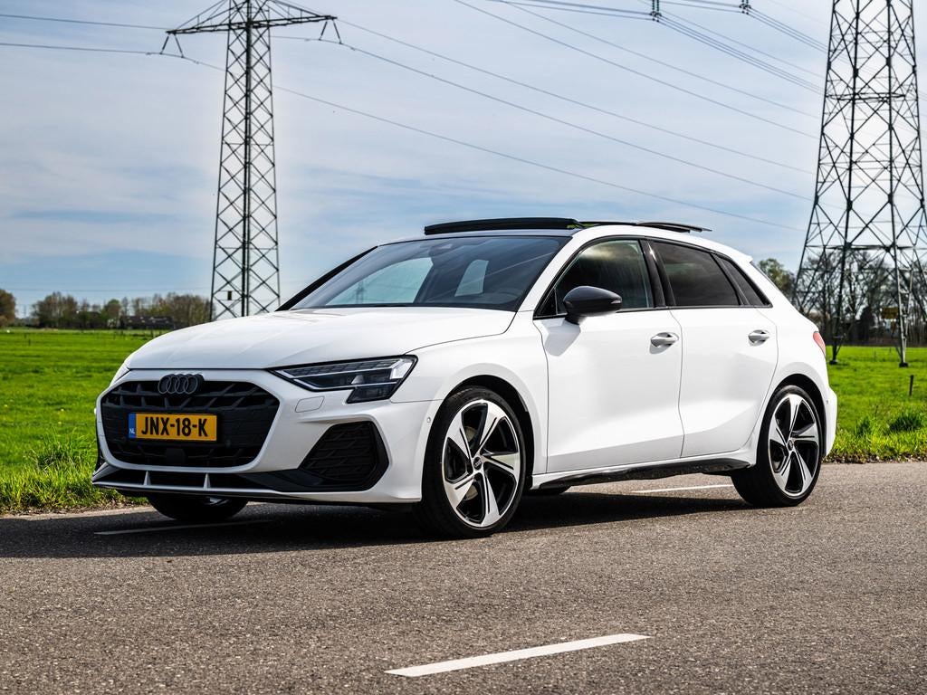 Audi A3 SPORTBACK 35 TFSI S edition Automaat Pano RS Head up, 1300 kg, 4 cilinders, Wit, Leder