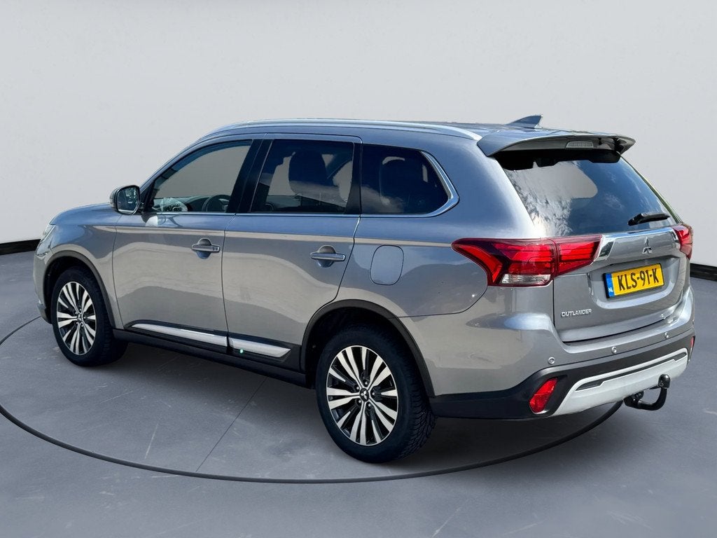 Mitsubishi Outlander 2.0 2WD Limited+|7P|Leer|Trekhaak|Carpl, Auto's, Mitsubishi, 1998 cc, 4 cilinders, 150 pk, 7 stoelen