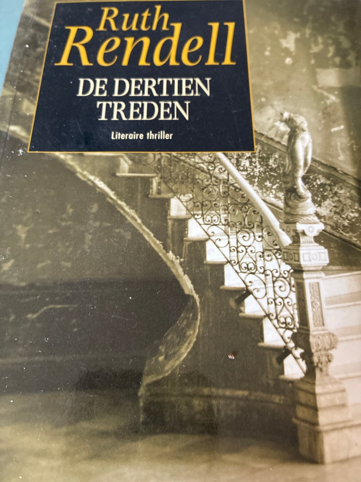 De Dertien Treden - Ruth Rendell (Literaire thriller), Ophalen of Verzenden, Gelezen, Europa overig